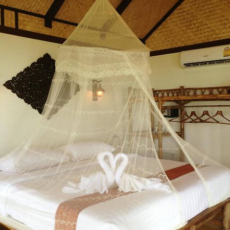 Nautilus Right On The Beach Resort Koh Lanta Exterior foto